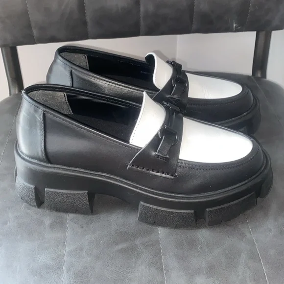 Steve Madden Loafers. Black and White chunky loafer. Size 7.5 - Picture 3 of 5